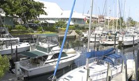 CrewsInn Marina 2
