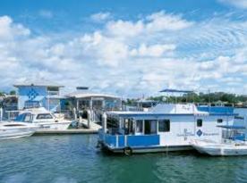 Noosa harbour marine village 3